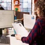 IA en el trabajo: Pedimos CV perfectos y nos dio mentiras que te despiden en la primera entrevista.