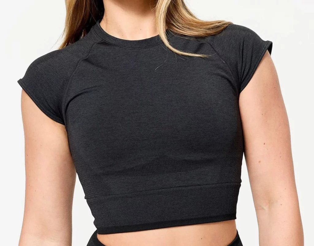 Camiseta crop top sin costuras Domyos de Decathlon