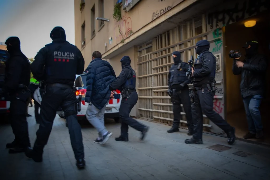 EuropaPress 1836757 mossos llevan detenido hombre operacion contra yihadismo centro barcelona Moncloa