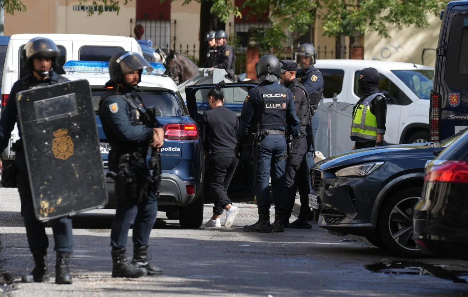Efectivos de la Policía Nacional desplegados en el Polígono Sur. A 16 de octubre de 2024, en Sevilla (Fuente: Agencias)