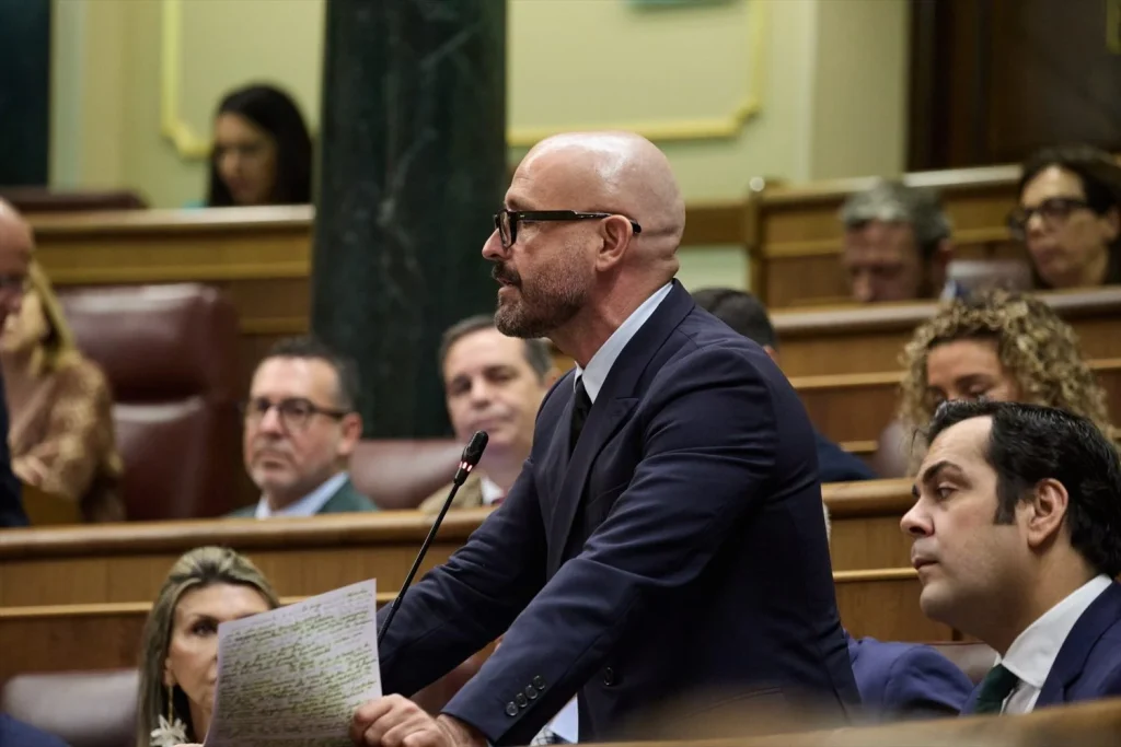 El diputado del PP, Jaime Miguel de los Santos, durante un pleno en el Congreso de los Diputados, a 25 de junio de 2025, en Madrid (Fuente: Agencias)