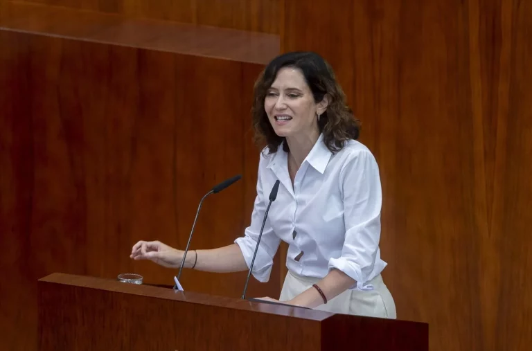 Ayuso califica de «bochorno» los disturbios en la Vuelta y acusa a sus autores de «atentar contra la vida»