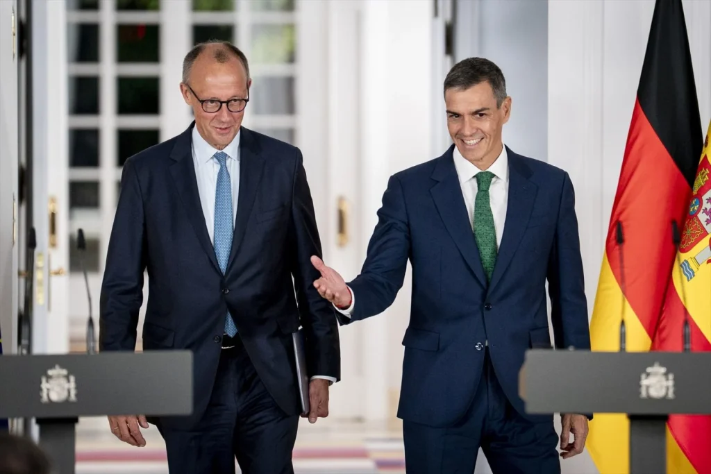 Un eje conservador para Europa: Merz y el PP sellan su sintonía en Madrid 2 Moncloa EuropaPress 6965209 presidente gobierno pedro sanchez canciller republica federal alemania Moncloa
