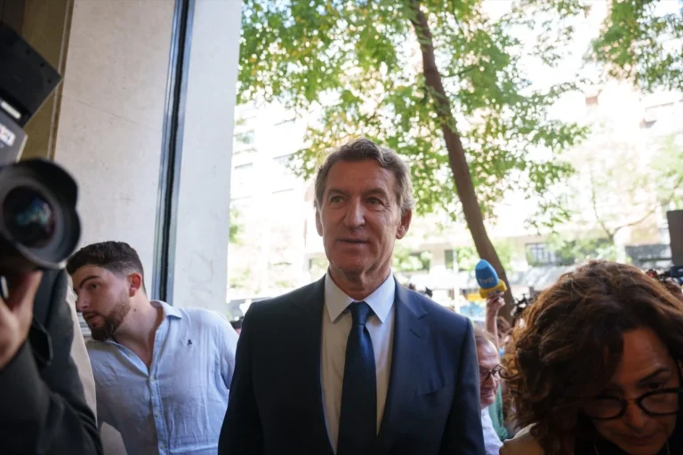 Feijóo arremete contra el Gobierno por la «negligencia culpable» en la protección de las mujeres