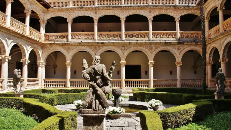 Ni El Escorial ni Poblet: el monasterio de Guadalajara que el silencio de septiembre te permite disfrutar como si fueras un monje del Renacimiento