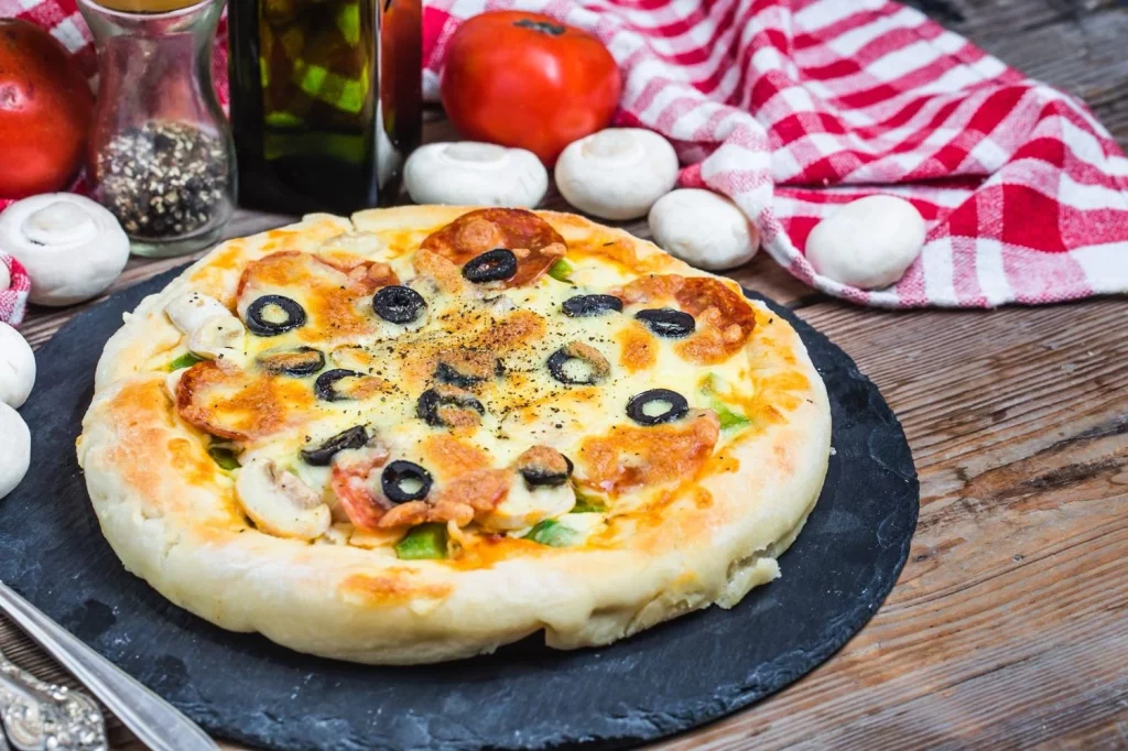 Ingredientes que necesitas tener listos para tu pizza rápida