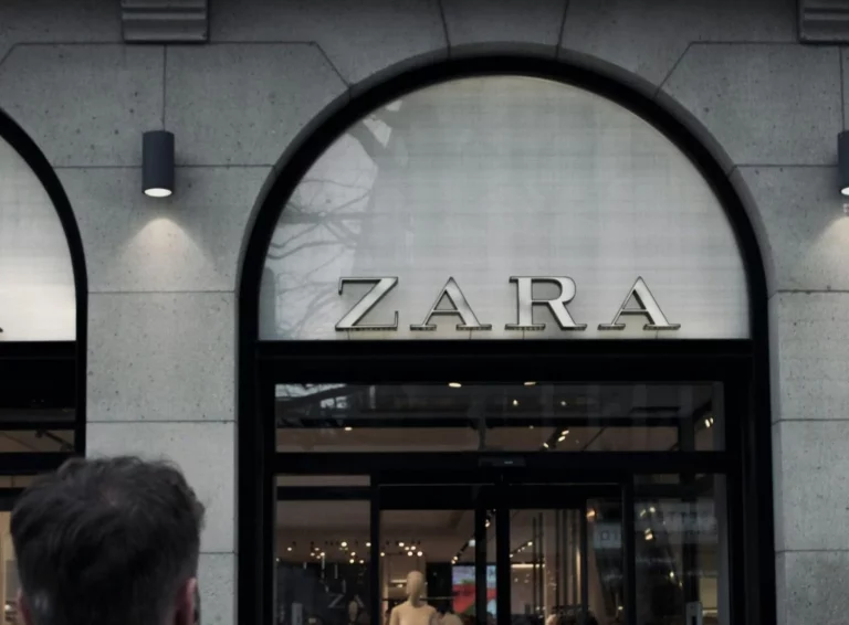 Prepárate para el otoño con estas gabardinas largas y clásicas que vas a encontrar en Zara