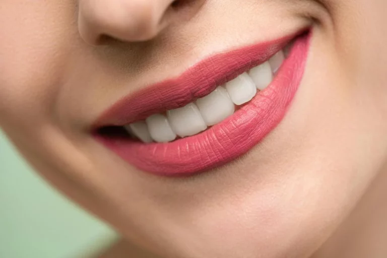 Almudena Herrai, ortodoncista: «Tener los dientes amarillos no quiere decir que tengas mala higiene»