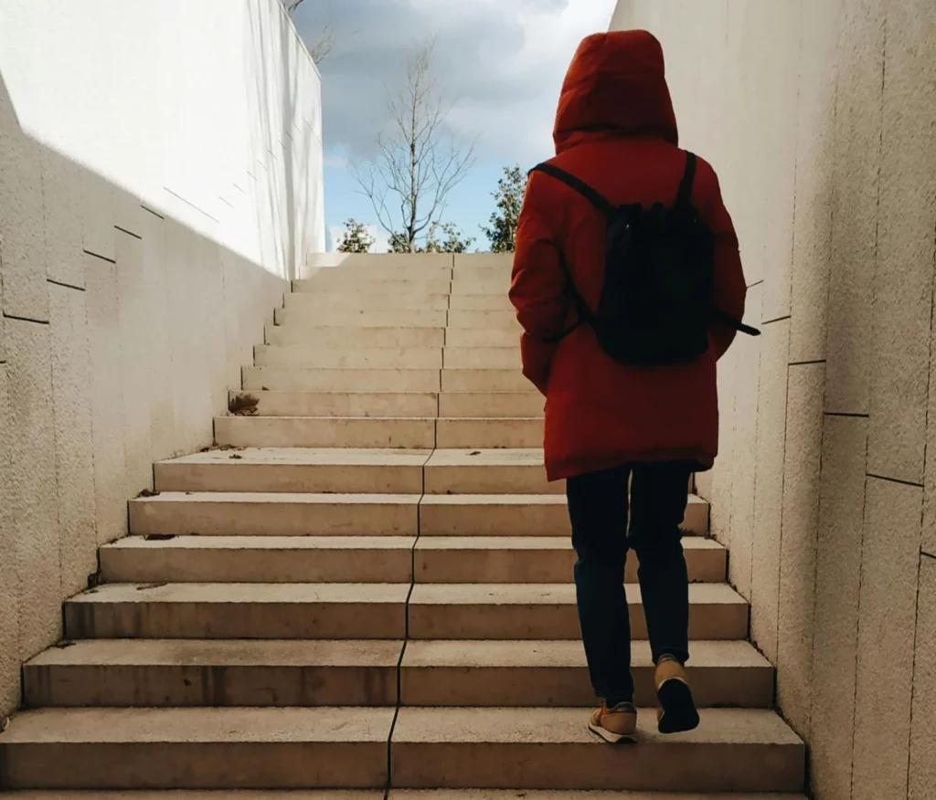 Conoce cuál es el “ejercicio invisible” que fortalece tu corazón y que no te quitará mucho tiempo al día 10 Moncloa El impacto a largo plazo del “ejercicio invisible”