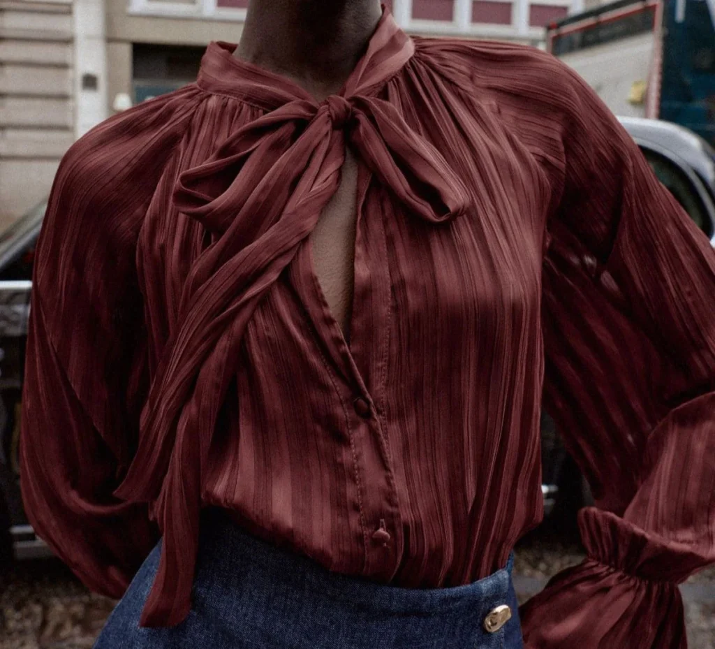Blusa con rayas y lazada de Zara
