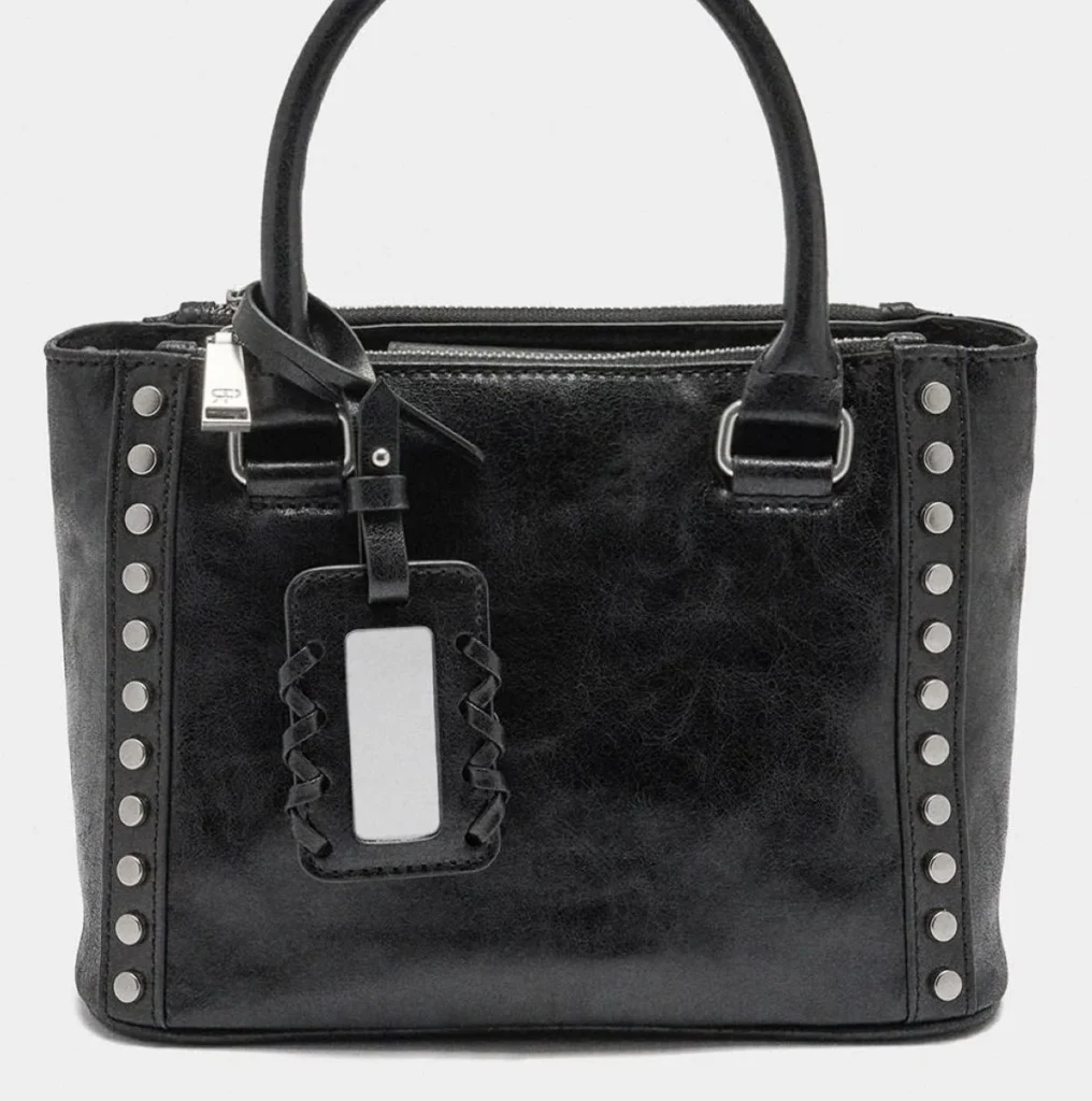 Bolso tote con tachuelas de Parfois