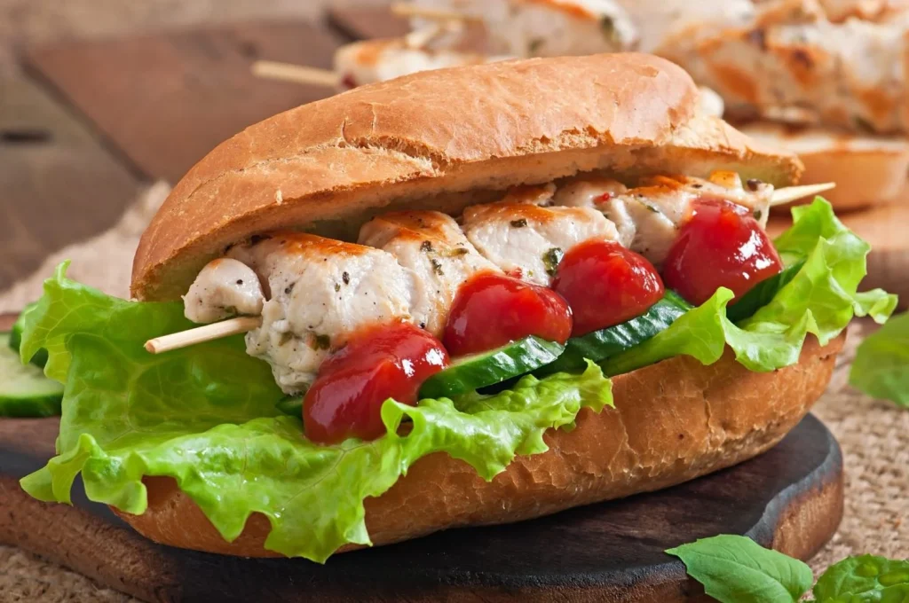 Ingredientes para un sencillo sándwich de pollo