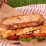 Cómo hacer un sándwich de pollo fácil y lleno de sabor en minutos