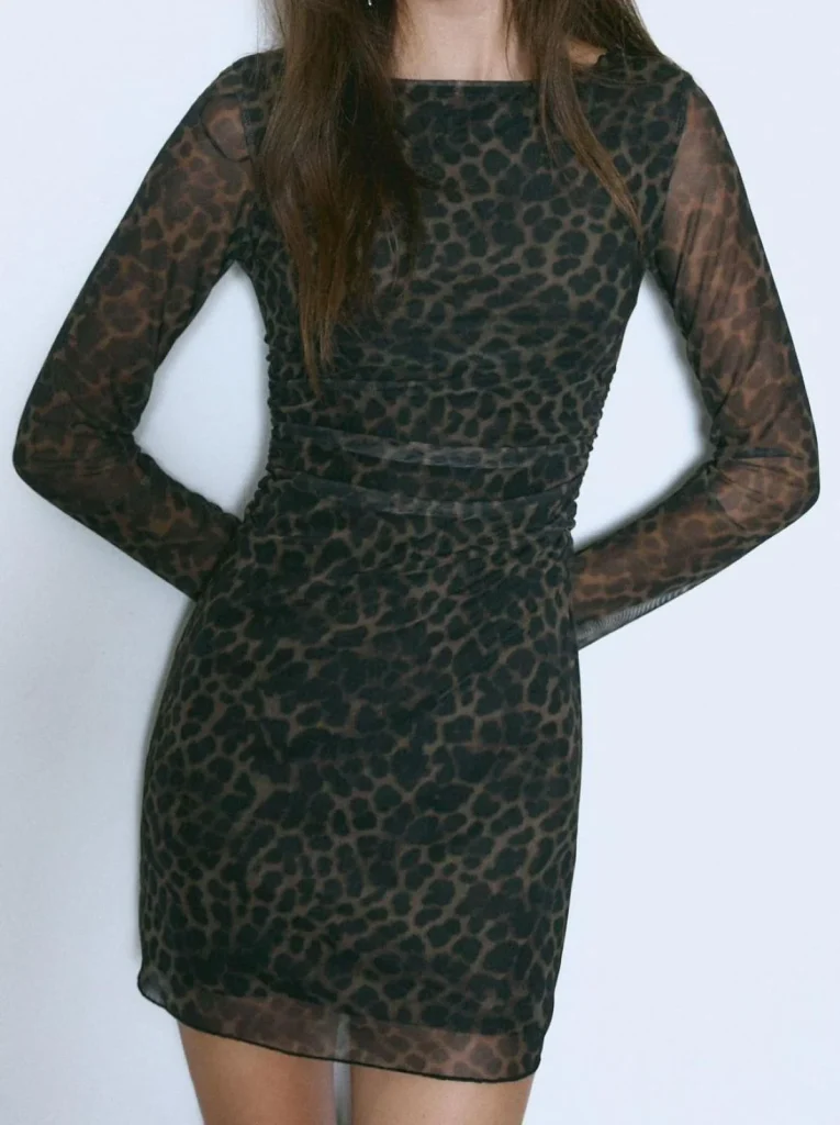 Vestido corto tul leopardo de Stradivarius