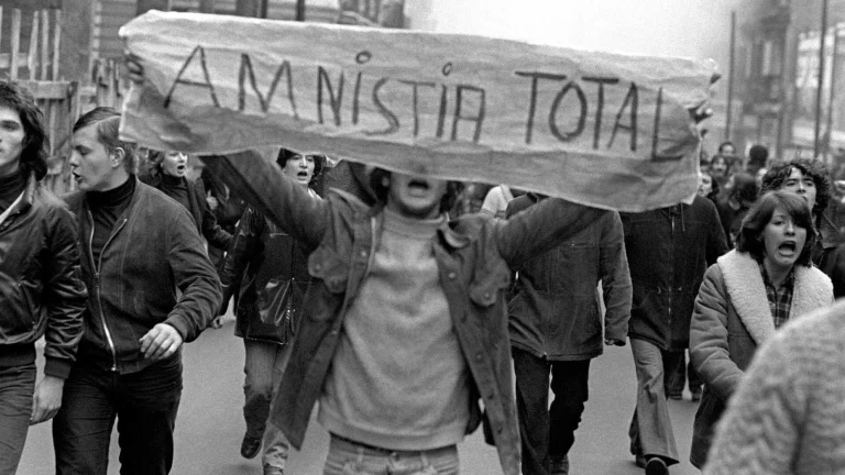 La amnesia de la Transición: cómo el pacto de silencio sostuvo la democracia española y dejó heridas sin cerrar