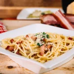 «Esa ‘auténtica’ carbonara que te sirven en Roma es un fraude y te están cobrando la pasta a precio de oro»: Jorge Flores, chef italiano (52), destapa la estafa del guanciale falso