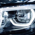 El aviso de la DGT que te puede costar 600€ este invierno: el error que el 90% de los conductores comete con las luces del coche