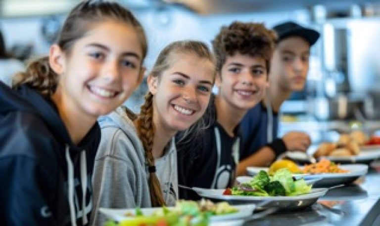 Expertos valoran positivamente la nueva normativa de menús escolares para frenar la obesidad infantil