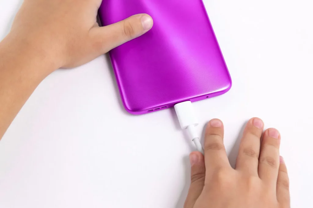 Entender las motivaciones de los ciberdelincuentes es clave para anticiparse a esta estafa. No siempre buscan un beneficio económico inmediato; a veces, la información que obtienen es mucho más valiosa a largo plazo. Fuente: Freepik
