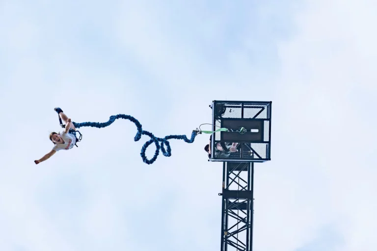 Carla Diez (27), preparadora física: «Olvídate del Bungee Fitness, esta es la única rutina que acelera el metabolismo y es perfecta para otoño»