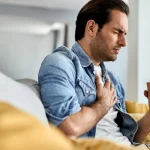 Dr. Julián Peñas (61), cardiólogo: «El preinfarto no avisa en el pecho: el síntoma ‘tonto’ en la mandíbula que el 90% ignora»