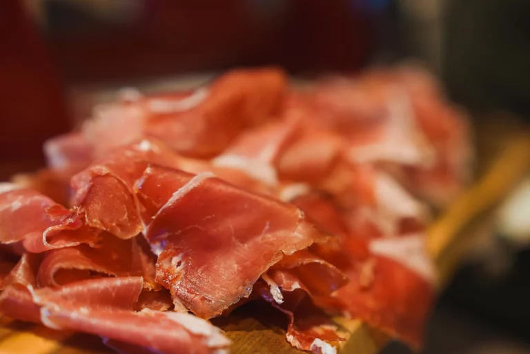 Ni el precio ni la etiqueta: la prueba definitiva para saber si un jamón ibérico es bueno está en la grasa
