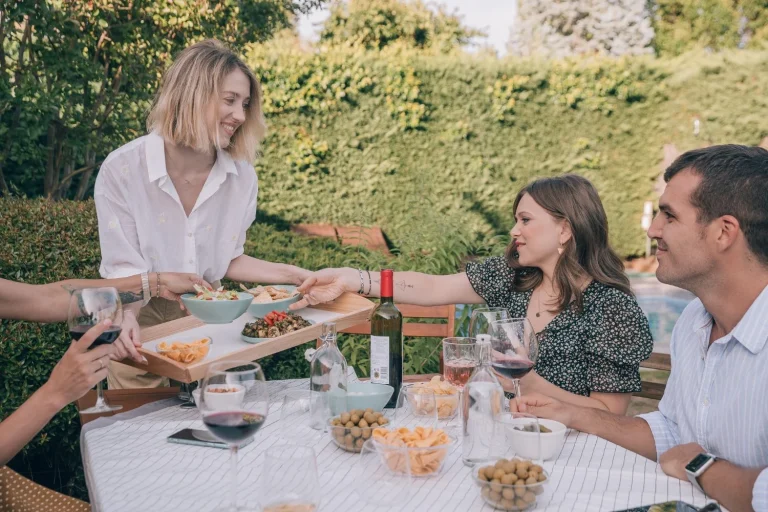 «Este recorrido gastronómico en Madrid bebes y comes sin gastar tanto»: Jesús Betancourt (21) universitario comparte 3 bares con tapas gratis