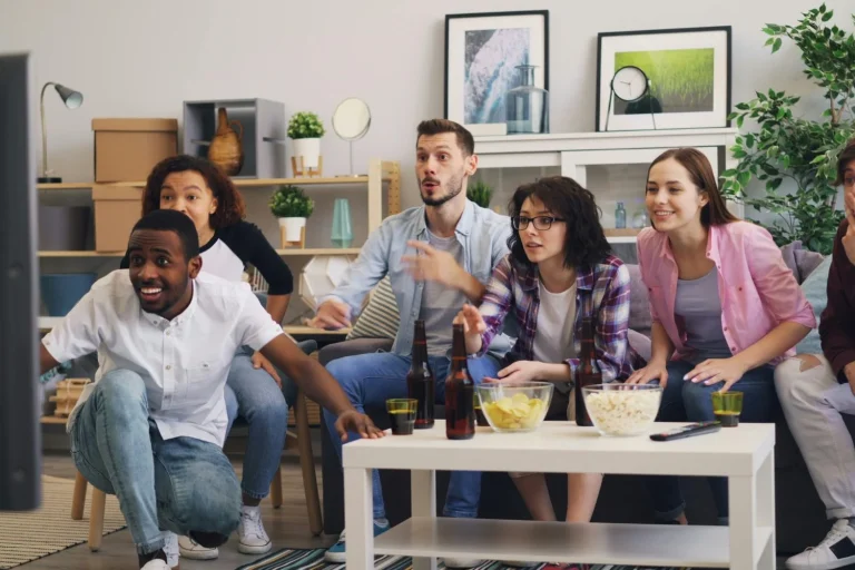 La OCU se planta ante las Smart TV: estas son las 4 marcas que te espían hasta cuando están apagadas