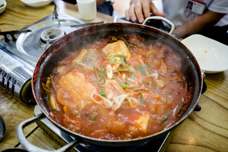 «Esta sopa castellana te quita el frío, el catarro y hasta la mala hostia»: Rubén (54), chef Michelin, revela su receta