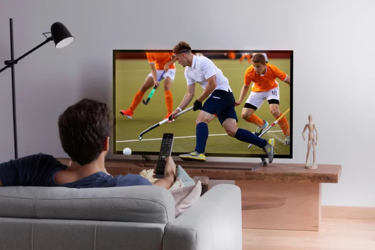 El ajuste ‘Modo Cine’ de tu Smart TV que viene mal calibrado de fábrica y que arruina la imagen de las películas. Así se corrige