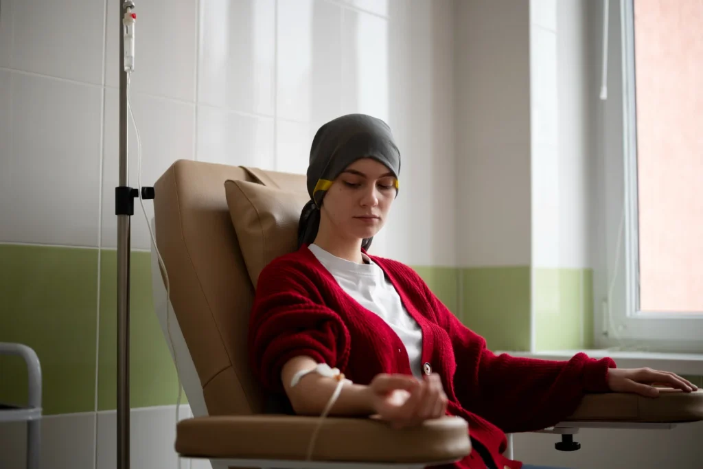 Dra. Verónica Suárez (47), especialista en medicina preventiva: "El cansancio crónico puede ser la primera señal de leucemia silenciosa. Así lo diferencias" 2 Moncloa La advertencia de la Dra. Suárez no busca generar miedo, sino conciencia. Atender a ese cansancio inexplicable y a sus posibles compañeros de viaje es un acto de autocuidado fundamental. Fuente: Freepik