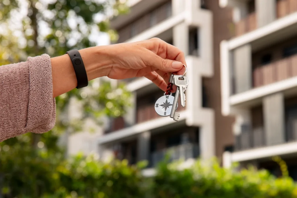 Aquí entramos en un terreno más serio, donde la estafa no solo afecta a tu comodidad, sino que puede tener consecuencias directas para tu salud y tu bienestar. Fuente: Freepik
