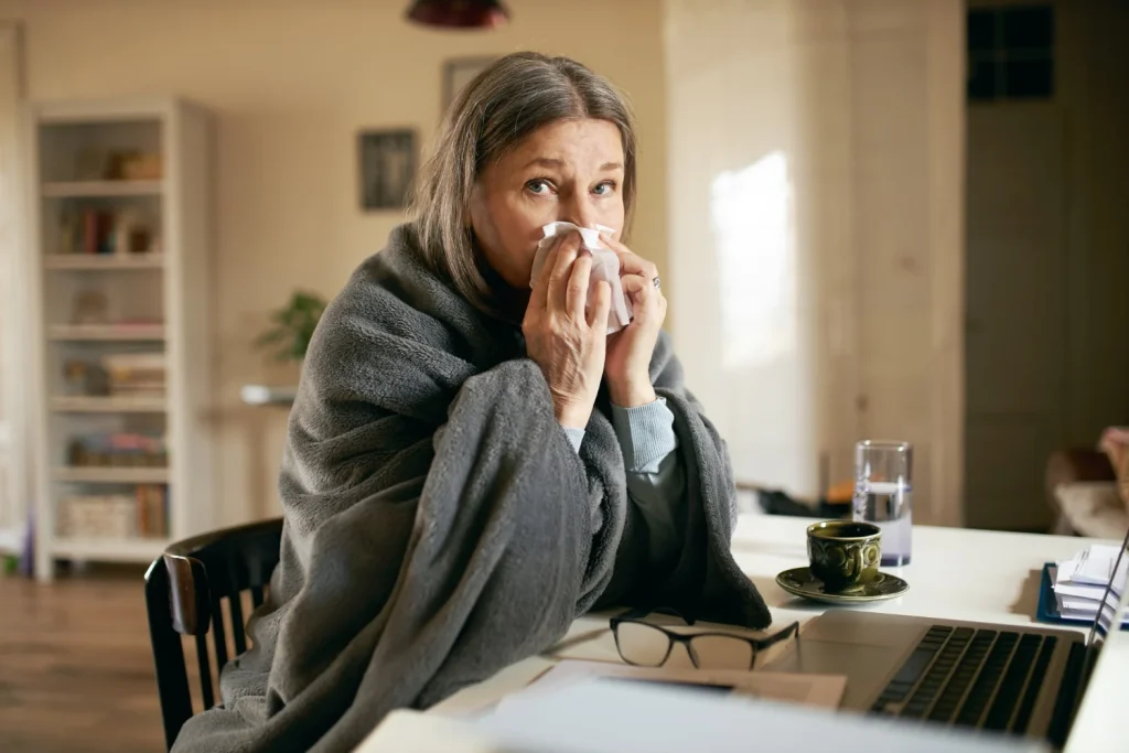 Ana Flores (47), médica de familia, advierte: ‘La gripe 2025 será mucho: cómo prepararte y evitar contagios’ 1 Moncloa Para hacer frente a la gripe de este año, es fundamental saber a qué nos enfrentamos. Identificar los síntomas a tiempo es el primer paso para un manejo adecuado. Fuente: Freepik