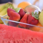 «Dejad de poner la fruta en el cajón de abajo de la nevera, la estáis pudriendo más rápido», sentencia la nutricionista Clara Valdés (41)