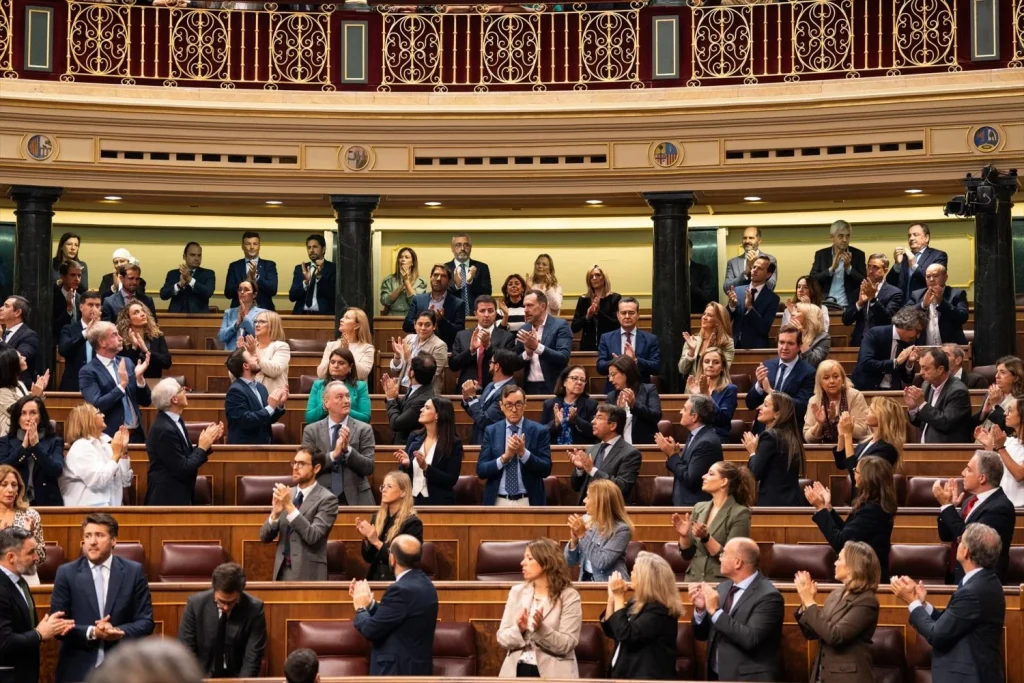El PP lanza una ofensiva nacional ante el incumplimiento de la financiación de la Ley ELA 1 Moncloa EuropaPress 6267640 aplausos aprobacion ley ela sesion plenaria congreso diputados 10 octubre Moncloa