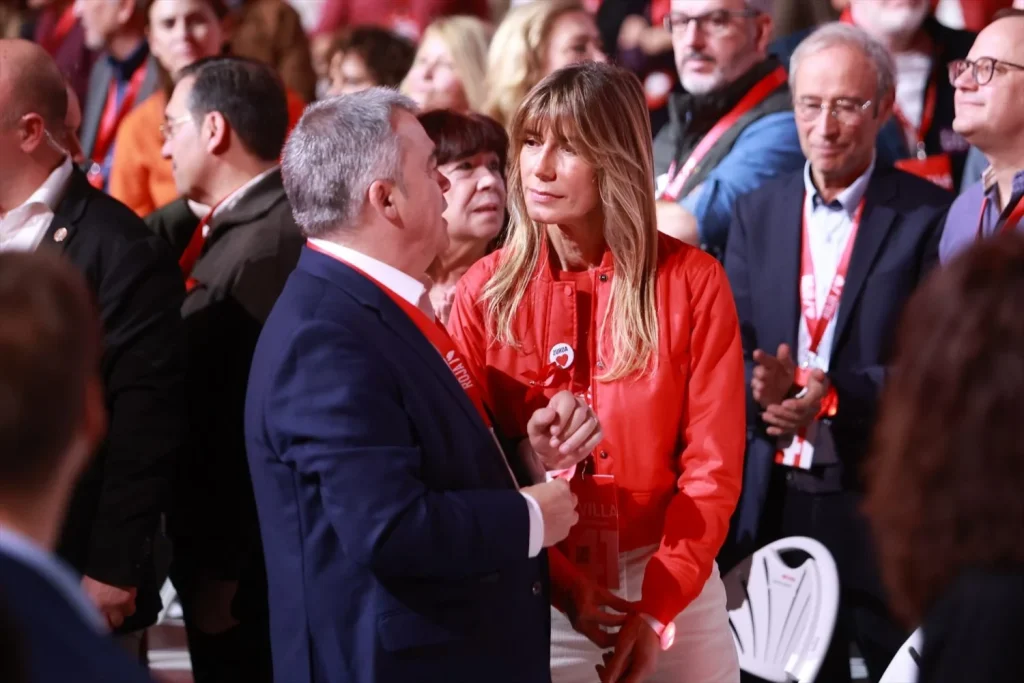 EuropaPress 6378825 esposa presidente gobierno begona gomez junto secretario organizacion psoe Moncloa