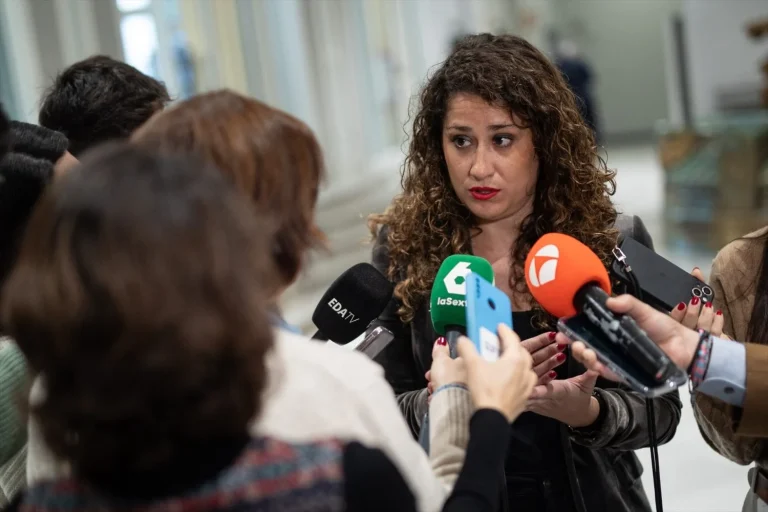 El PSOE exige a Feijóo que rompa su silencio ante las “mentiras” y el “deterioro institucional” de Ayuso