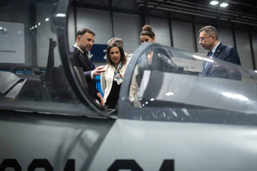 El caza Kann: la solución turca de Robles para los aviones de quinta generación españoles 2 Moncloa EuropaPress 6717116 ministra defensa margarita robles visita avion combate hurjet desarrollado Moncloa