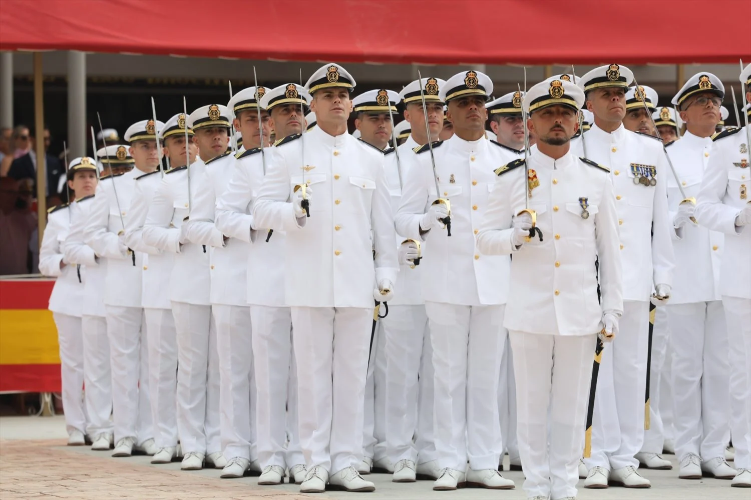 Acto de entrega de Reales Despachos y nombramientos de los nuevos suboficiales del Cuerpo General de la Armada y del Cuerpo de Infantería de Marina. A 11 de julio de 2025, en San Fernando, Cádiz (Fuente: Agencias)