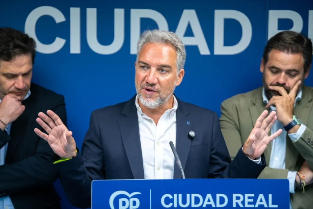 EuropaPress 6929278 presidente partido popular castilla la mancha paco nunez junto Moncloa