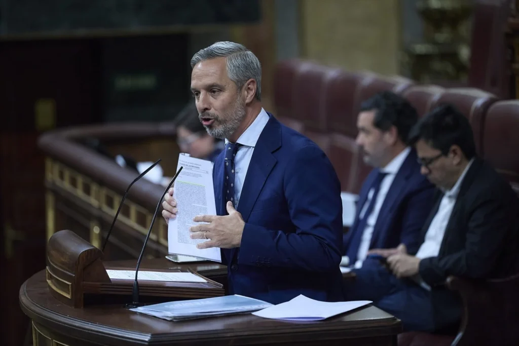El vicesecretario de Hacienda, Vivienda e Infraestructuras del PP y diputado del PP, Juan Bravo, interviene durante un pleno en el Congreso de los Diputados (Fuente: Agencias)