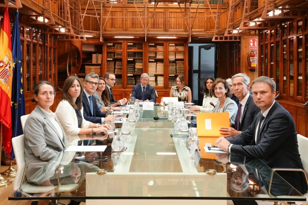 El PP quiere impulsar la elección directa del CGPJ para cumplir con Europa 2 Moncloa EuropaPress 6957047 ministro presidencia justicia relaciones cortes felix bolanos reunion Moncloa