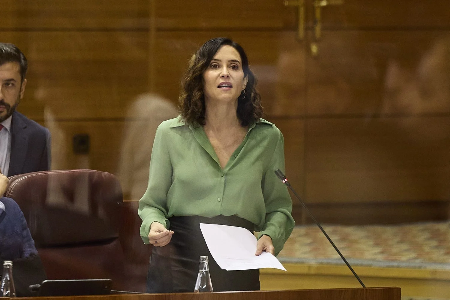 ´La presidenta de la Comunidad de Madrid, Isabel Díaz Ayuso, interviene durante el pleno de la Asamblea de Madrid, a 9 de octubre de 2025, Madrid (Fuente: Agencias)