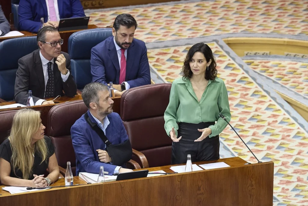 Ayuso contra el PSOE y la izquierda: De "chistorras y veganismo" a "vivir de todas las guerras" 1 Moncloa EuropaPress 7014403 presidenta comunidad madrid isabel diaz ayuso interviene pleno asamblea Moncloa