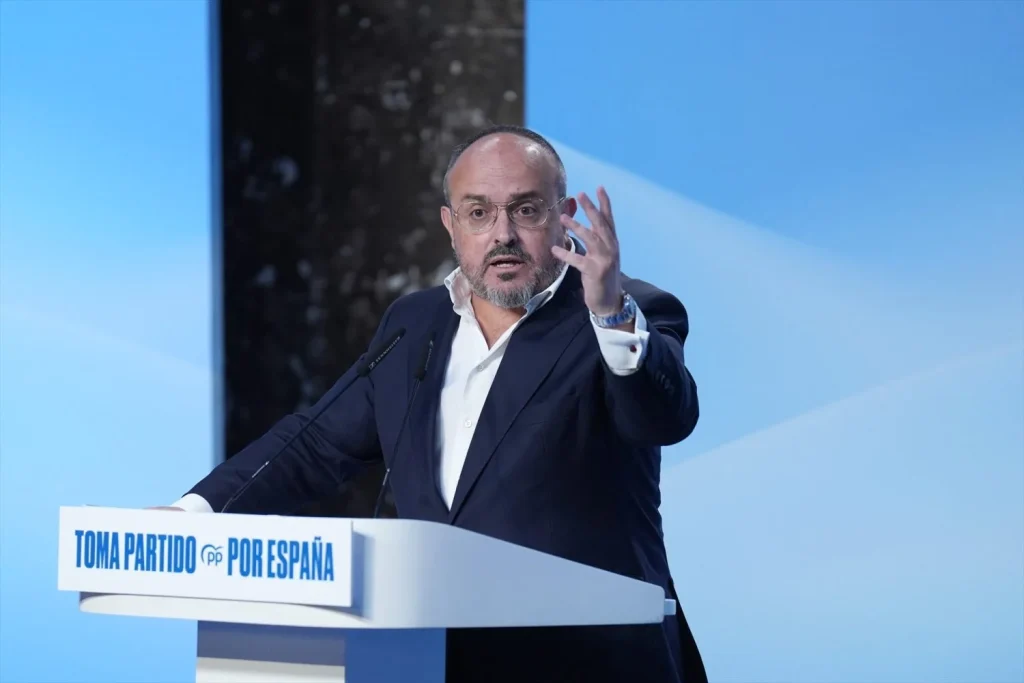 Del "que te vote Txapote" al "que te vote Mohamed": nueva política migratoria del PP 2 Moncloa EuropaPress 7025887 presidente pp cataluna alejandro fernandez interviene acto palo alto 14 Moncloa