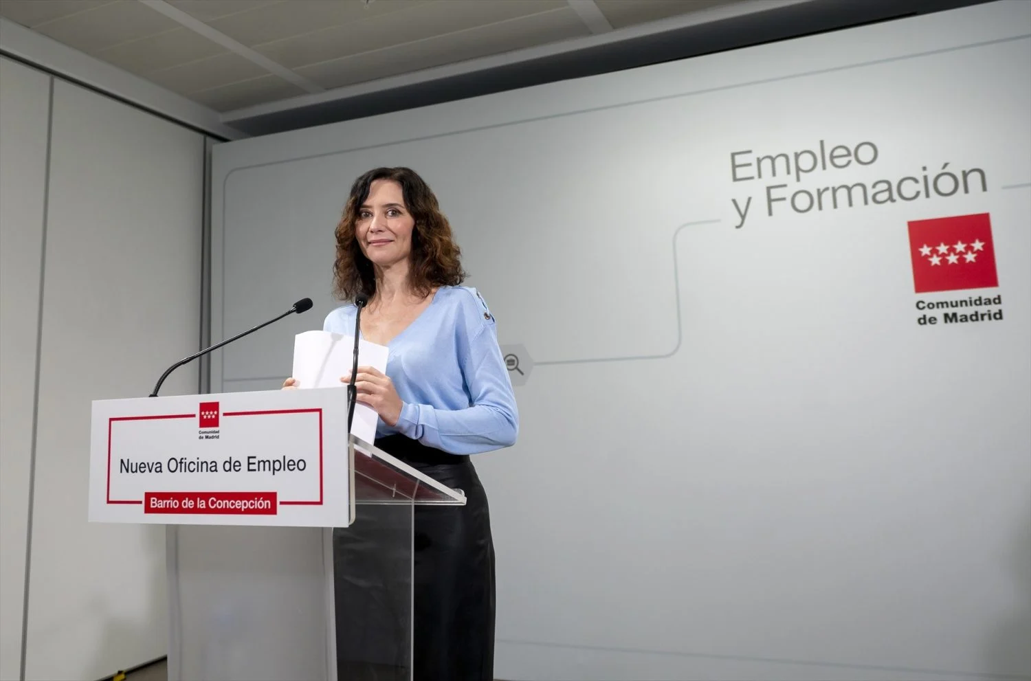 La presidenta de la Comunidad de Madrid, Isabel Díaz Ayuso, durante la inauguración de la nueva Oficina de Empleo del Barrio de la Concepción, a 14 de octubre de 2025, en Madrid (Fuente: Agencias).