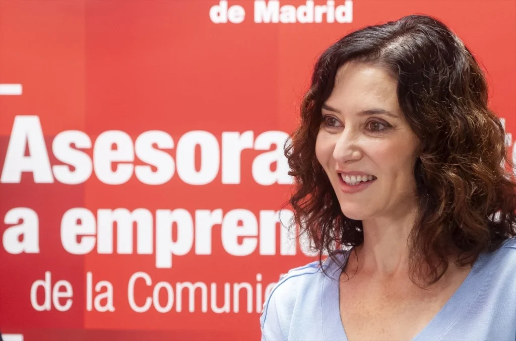 Ayuso ataca al Gobierno: Autónomos, libertad y aborto, del franquismo al sanchismo 1 Moncloa EuropaPress 7026087 presidenta comunidad madrid isabel diaz ayuso inauguracion nueva oficina Moncloa