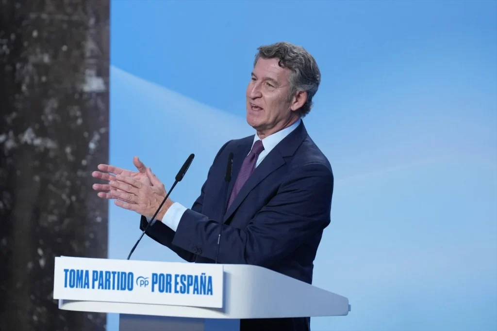 Del "que te vote Txapote" al "que te vote Mohamed": nueva política migratoria del PP 1 Moncloa EuropaPress 7026125 presidente partido popular alberto nunez feijoo interviene acto palo alto Moncloa