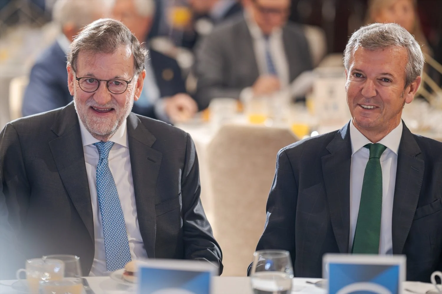 El expresidente del Gobierno, Mariano Rajoy, y el presidente de la Xunta de Galicia, Alfonso Rueda (Fuente: Agencias)