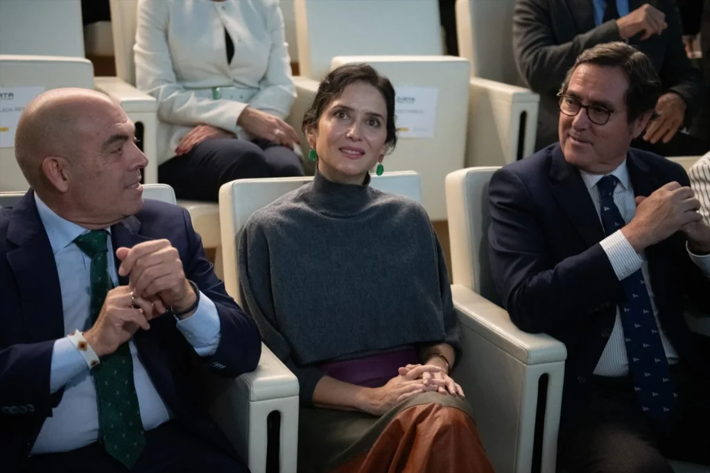 Ayuso se vuelca con los autónomos después del hachazo del Gobierno central 2 Moncloa EuropaPress 7059024 i d presidente ata lorenzo amor presidenta comunidad madrid isabel diaz Moncloa